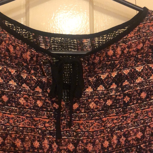 Cut out ladies top - Picture 4 of 4